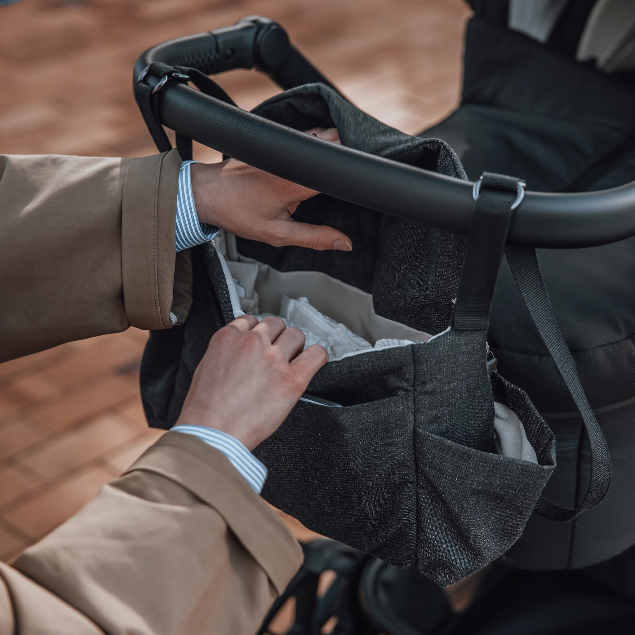 Sebra On-the-go Mini Wickeltasche „dark grey melange“