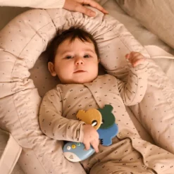 Liewood Gro Babylift / Babynest „Star / Sandy“, Bio-Baumwolle