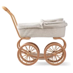 Liewood Puppenwagen Adaline „Mini Me Sandy“ mit Fleece-Teddystoff