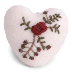 Gry & Sif Weihnachtsbaumschmuck „weißes Herz mit Zweigstickerei“ 6cm – Herstellerbild 1