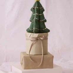 Gry & Sif Filzfigur „Weihnachtsbaum mit Girlande“ 22cm – Herstellerbild 2