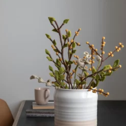 Gry & Sif Filzblumen „Zweig mit gelben Beeren“ 60cm – Herstellerbild 2