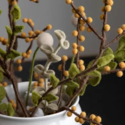 Gry & Sif Filzblumen „Zweig mit gelben Beeren“ 60cm – Herstellerbild 3