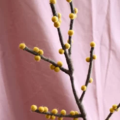Gry & Sif Filzblumen „Zweig mit gelben Beeren“ 60cm – Herstellerbild 4