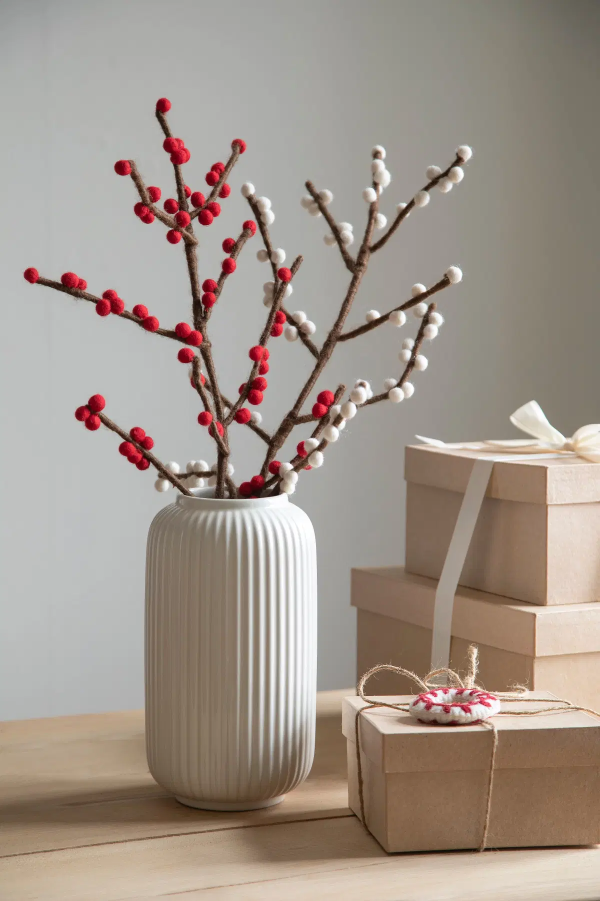 Gry & Sif Filzblumen „Zweig mit roten Beeren“ 60cm – Herstellerbild 6