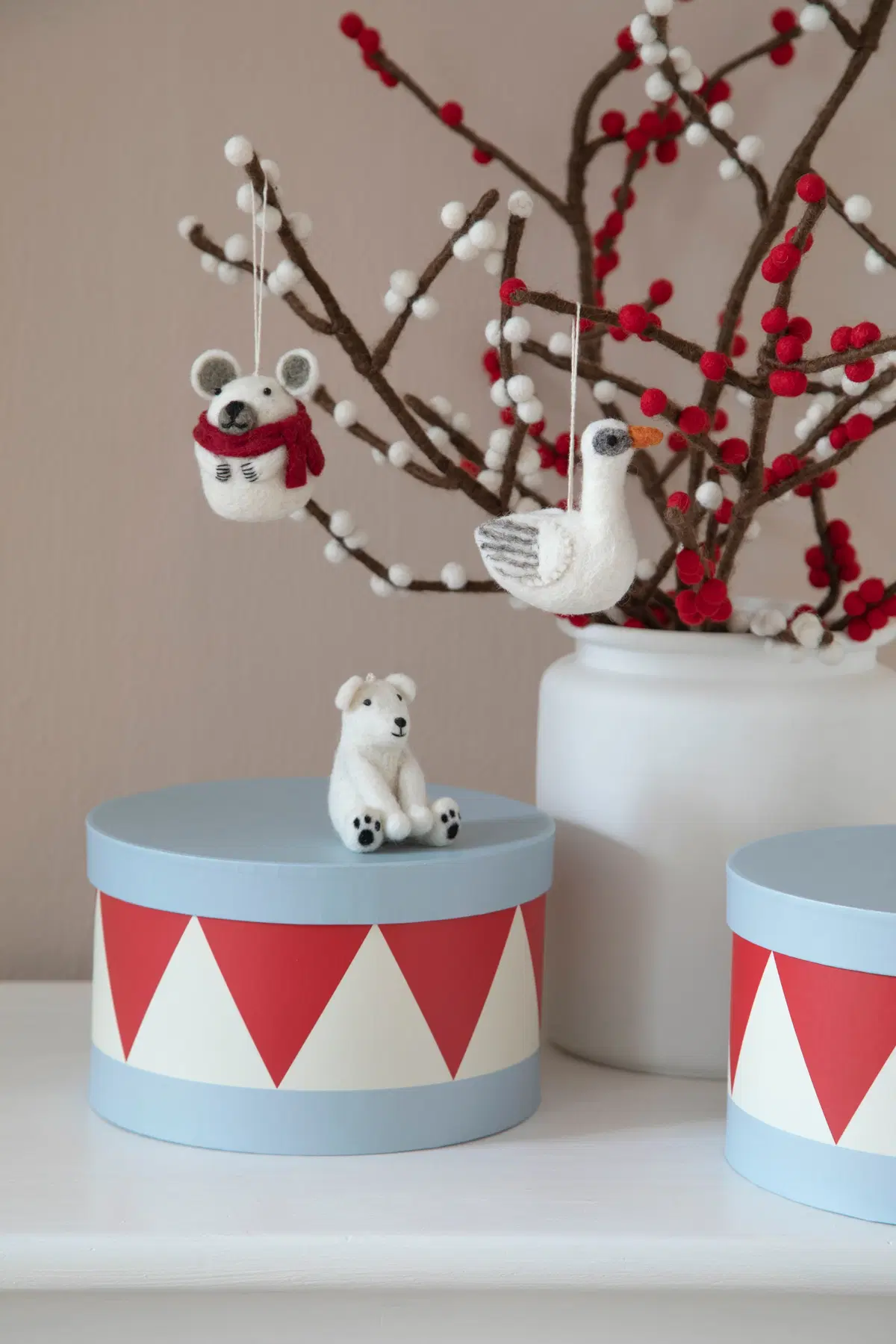 Gry & Sif Filzblumen „Zweig mit roten Beeren“ 60cm – Herstellerbild 5