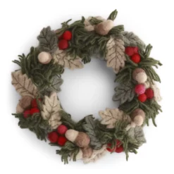 Gry & Sif Filzdekoration „Weihnachtskranz mit roten Beeren, Blättern und Eicheln“ ø20cm – Herstellerbild 3