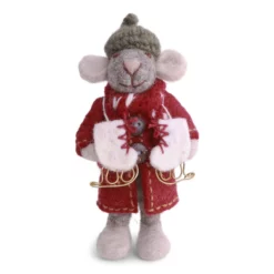 Gry & Sif Weihnachtsmaus „graue Maus / Mantel und Schlittschuhe“ 12cm – Herstellerbild 1