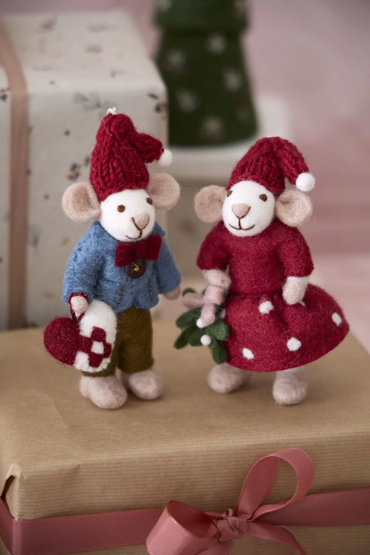 Gry & Sif Weihnachtsmaus „weiße Maus / Flechtherz“ 12cm – Herstellerbild 2