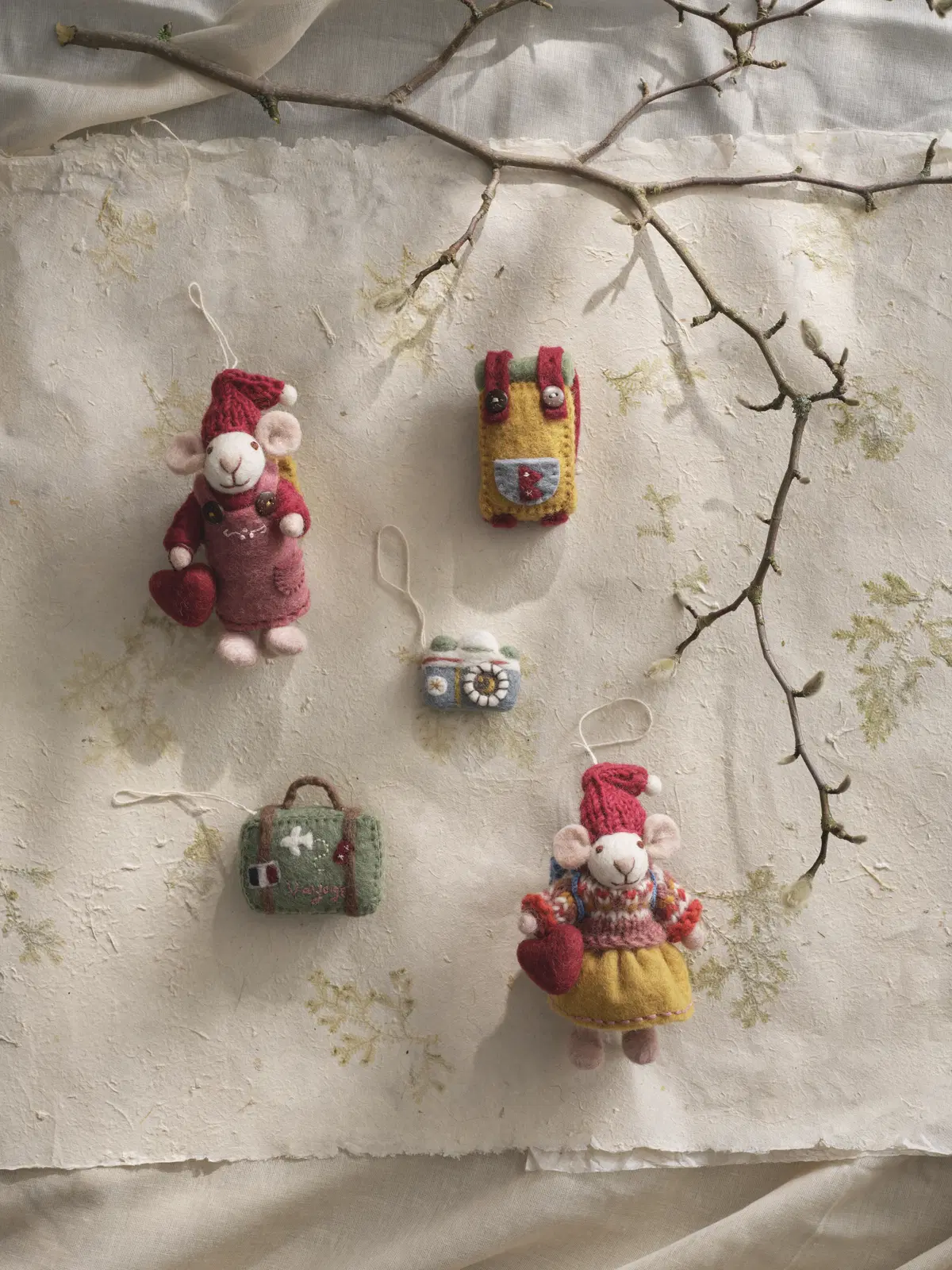 Gry & Sif Weihnachtsmaus „weiße Jubiläumsmäuse mit Herzen, 2er-Set“ 12cm – Herstellerbild 4