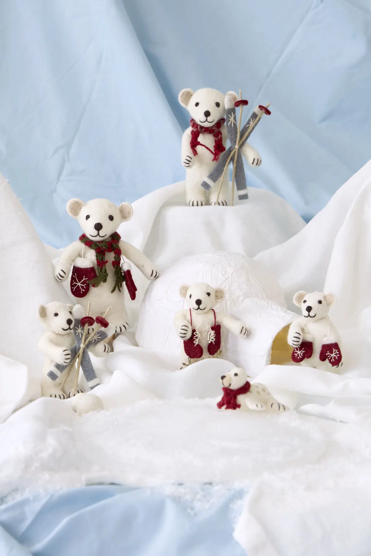 Gry & Sif Eisbär „weiß / mit Skiern“ 10cm – Herstellerbild 2
