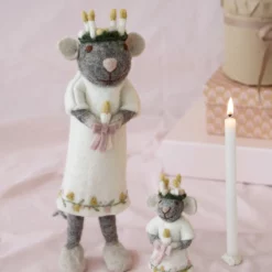 Gry & Sif Weihnachtsmaus „graue Lucia-Maus“ 27cm – Herstellerbild 2