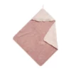 koeka Kapuzenhandtuch Maui „old pink“ auf weißem Hintergrund