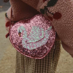 Konges Sløjd Herz-Glitzertasche für Kinder „Tut / Schwan“ – Anwendungsbeispiel