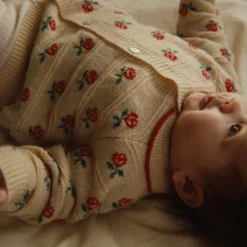 Konges Sløjd Strickjacke Belou mit Kragen „Rose“ – Bild 5