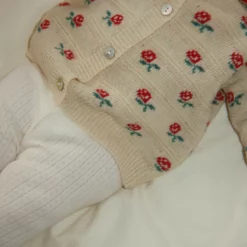 Konges Sløjd Strickjacke Belou mit Kragen „Rose“ – Bild 6