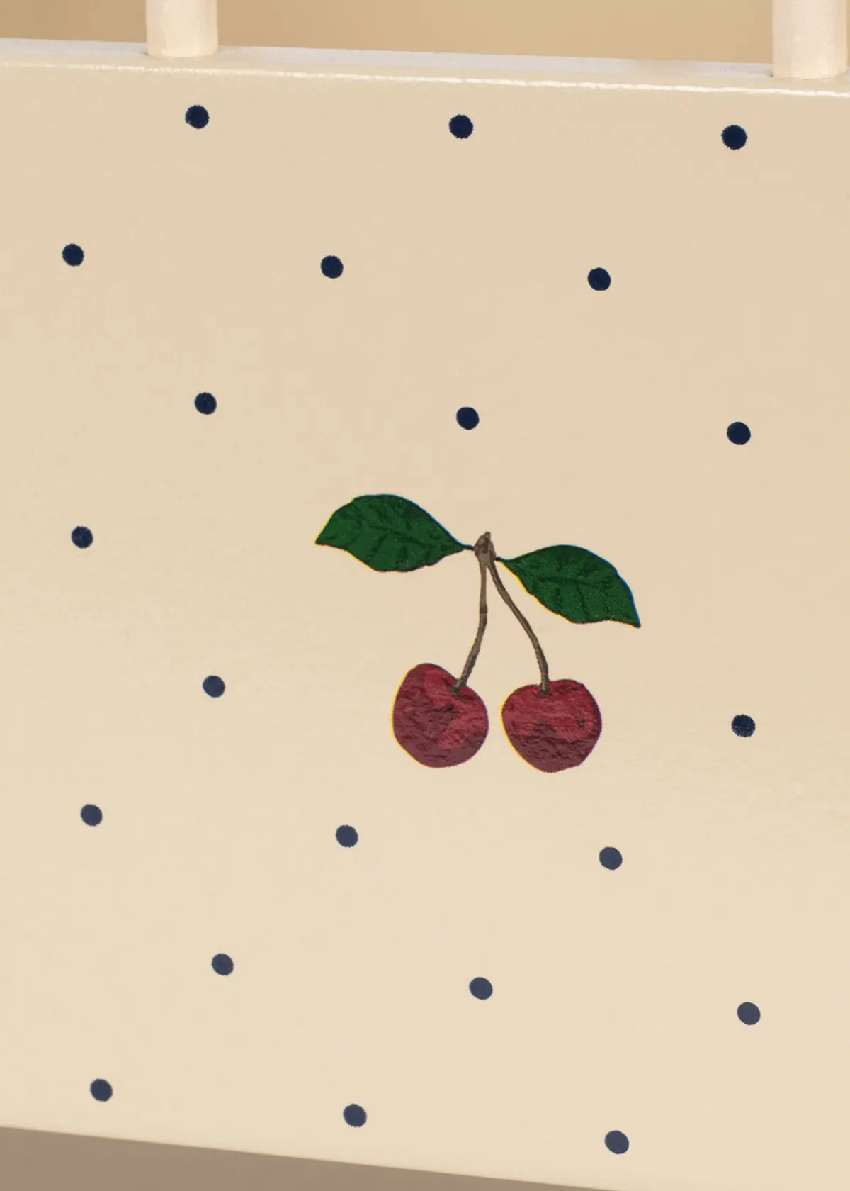 Konges Sløjd Puppenbett „Big Cherry“, FSC®-Holz – weitere Produktansicht