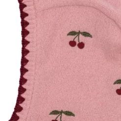 Konges Sløjd Schlupfmütze Collette „Pale Blush“ – Kirschmotiv am Strick