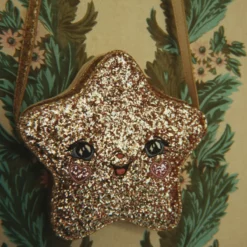 Konges Sløjd Sterntasche Tut „Gold“ – Detail der glitzernden Sternform