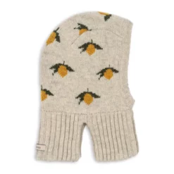 Konges Sløjd Wintermütze Belou „Lemon“ Balaclava auf weißem Hintergrund