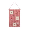 Liewood Adventskalender Blaise mit Aufhängung, nummerierten Taschen und weihnachtlichen Motiven auf rot gestreiftem Stoff.