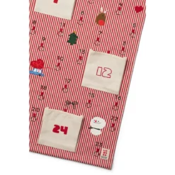 Nahaufnahme der nummerierten Taschen und Weihnachtsmotive auf dem rot gestreiften Adventskalender Blaise.