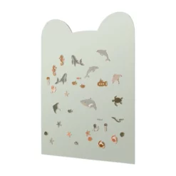 Venti-Wandtafel Dove blue mit aufgesetzten Tiermagneten als Anwendungsbeispiel; Magnete sind separat erhältlich.