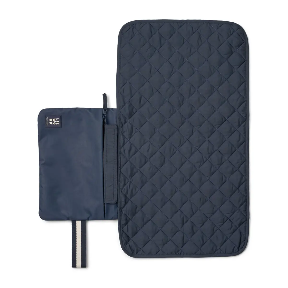 Liewood Wickelunterlage Dina für unterwegs „Classic navy“ auf weißem Hintergrund