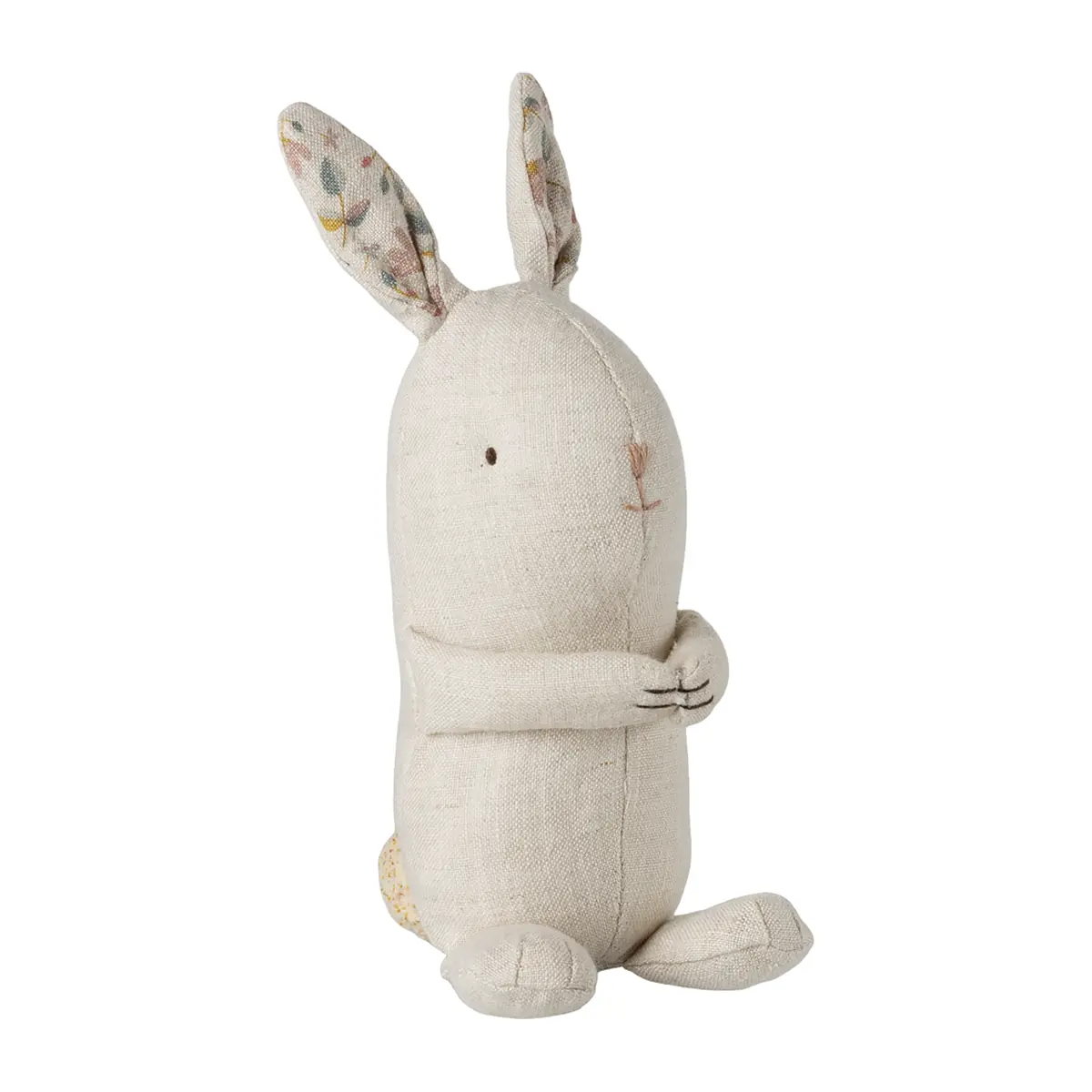 Maileg Lullaby Friends Kuscheltier Hase „natur“ mit Kuscheltuch, mini auf weißem Hintergrund