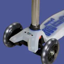Maxi Micro Deluxe Flux LED Blue: Leuchtende Rollen im Detail