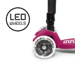 Maxi Micro Deluxe Foldable LED Berry Red: Vorderrad und Faltgelenk im Detail