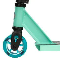 Micro Stunt Scooter Genesis Blue/Blue: Vorderrad, Gabel und Trittbrett im Detail