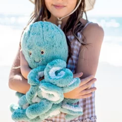 Kind hält Oktopus Reef am Strand – O.B. Designs