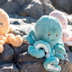 Oktopusse Reef und Ollie mit weiteren Meerestieren auf Felsen – O.B. Designs